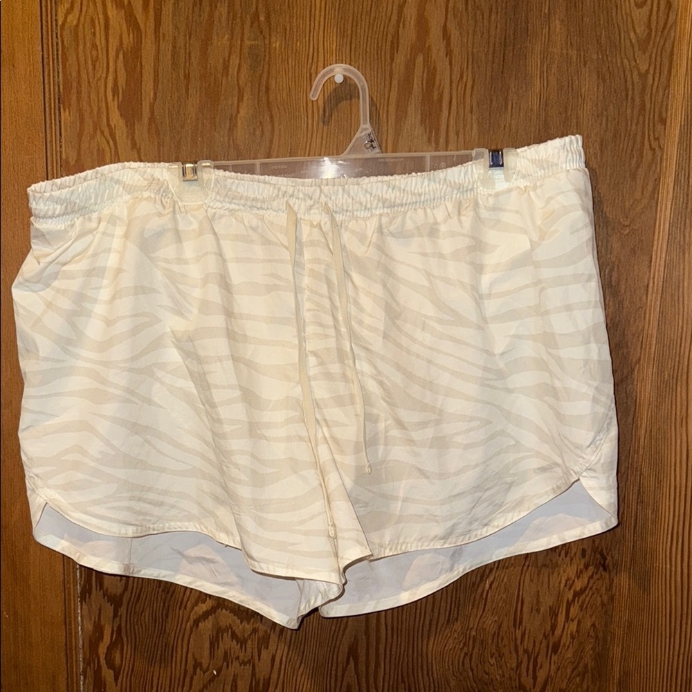 Old navy animal print mid rise run shorts